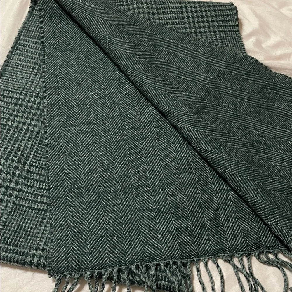 Abercrombie & Fitch Men’s Warm Plaid Gray Winter Fashion Scarf